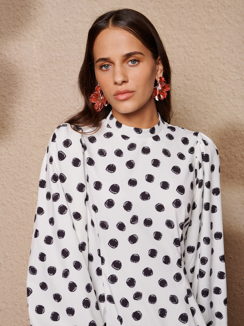 Black Spot, Ivory Dresses