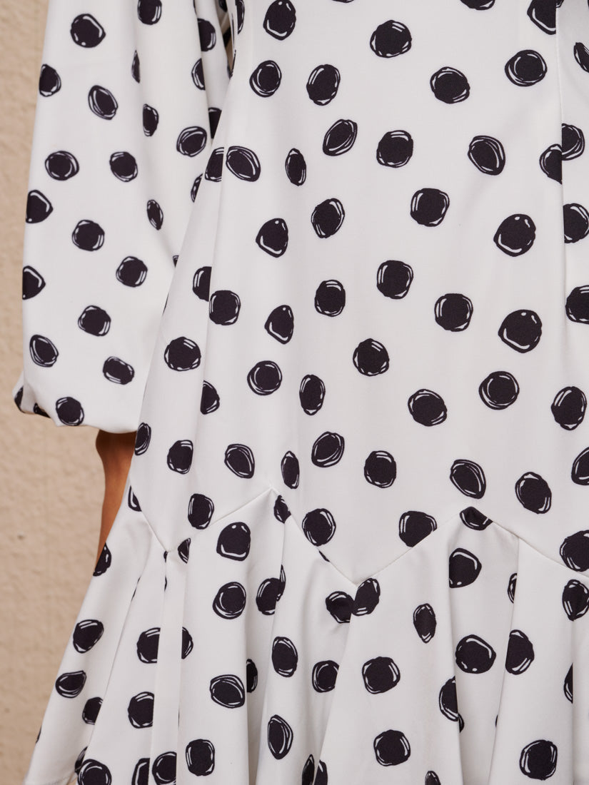 Black Spot, Ivory Dresses